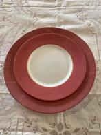 Assiettes blanches avec bordure rouge, Antiquités & Art, Enlèvement