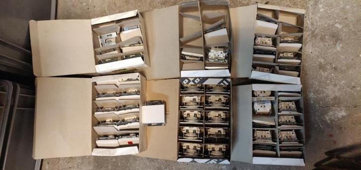 Niko  PR85, Doe-het-zelf en Bouw, Elektriciteit en Kabels, Zo goed als nieuw, Schakelaar, Ophalen of Verzenden
