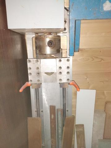 Fraiseuses CNC pour bois et autres matériaux, Enlèvement, Utilisé, Outillage ou Accessoires