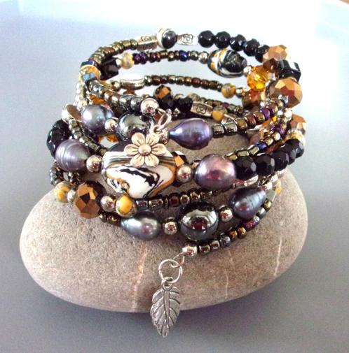 Gele en zwarte armband meerdere rijen in parelmoer, hematiet, Handtassen en Accessoires, Armbanden, Nieuw, Staal, Zwart, Met bedels of kralen