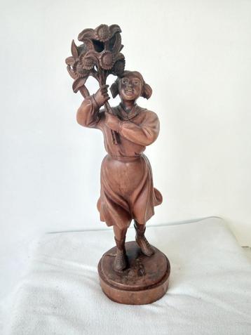 Antiek houten beeldje beschikbaar voor biedingen