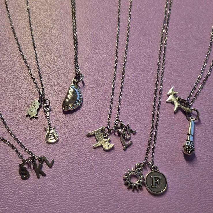 Stray kids kettingen, Verzamelen, Muziek, Artiesten en Beroemdheden, Ophalen of Verzenden, Nieuw