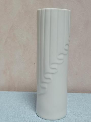 Vintage porselein vaas KPM jaren 70  beschikbaar voor biedingen