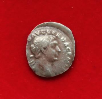 Trajanus A.D. 98-117 Dacia op zwaard beschikbaar voor biedingen
