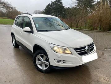 VW TIGUAN 2.0TDI AUTO 140CH MOD 2010 GPS XEN JA, Auto's, Volkswagen, Automaat, Stof, Beige, Wit