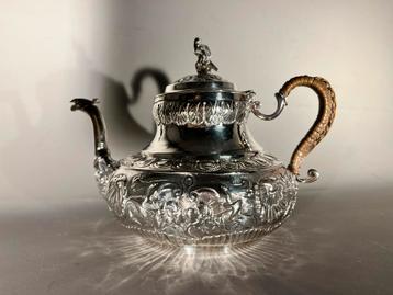 18e eeuwse Hollandse zilveren theepot