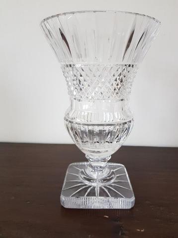 Vase en cristal (Bohème). Hauteur 24,5cm.
