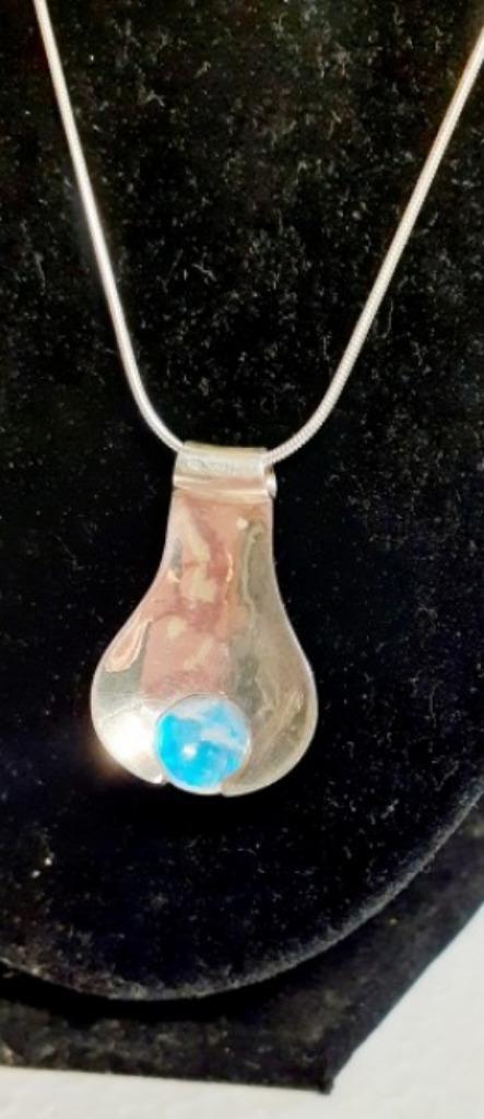 Zilveren ketting en hanger gezet met maansteen, Handtassen en Accessoires, Kettinghangers, Nieuw, Zilver, Zilver, Overige voorstellingen