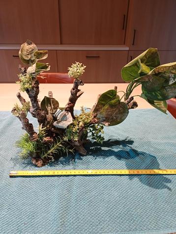 Tak met nep planten op voor in aquarium beschikbaar voor biedingen