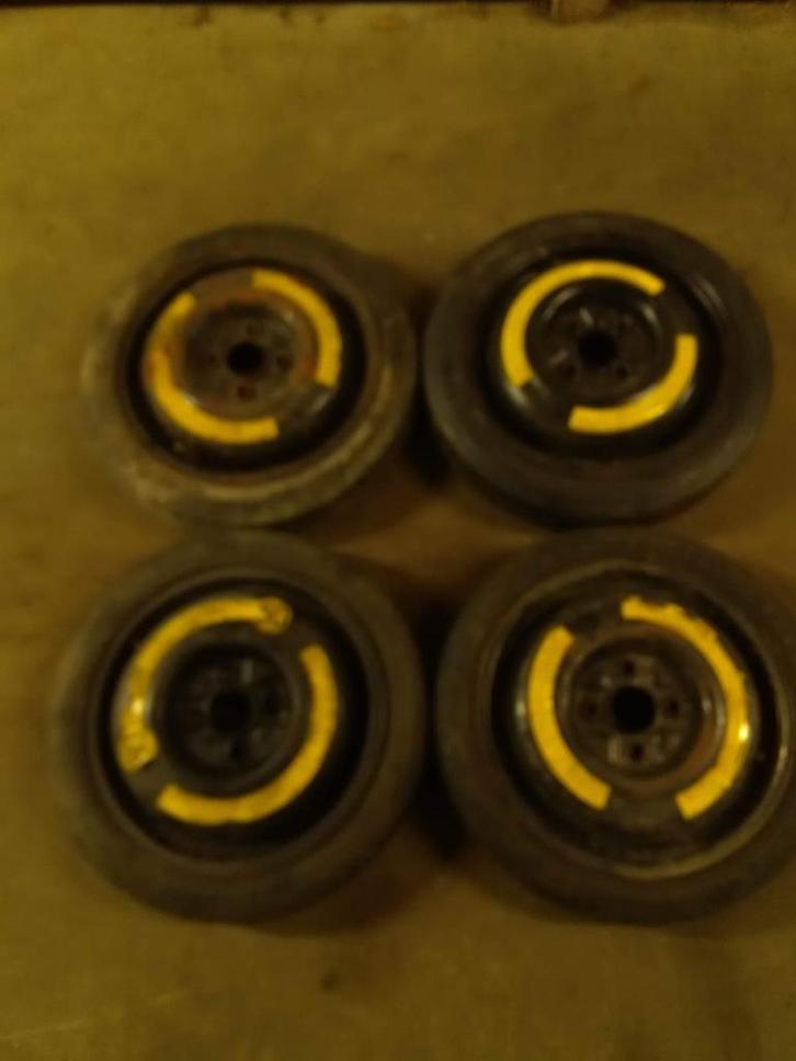 A vendre, 4 roues galettes 13 pouces 4*100, Auto-onderdelen, Overige Auto-onderdelen, Opel, Toyota, Volkswagen, Ophalen of Verzenden