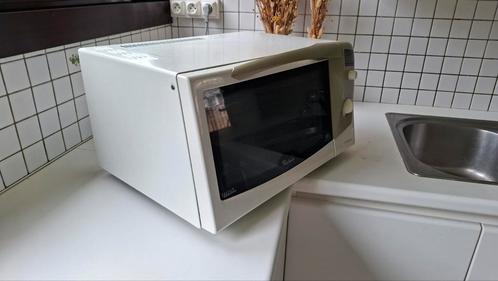Microgolf oven combi met grill., Elektronische apparatuur, Microgolfovens, Gebruikt, Vrijstaand, Combi-microgolfoven, Minder dan 45 cm