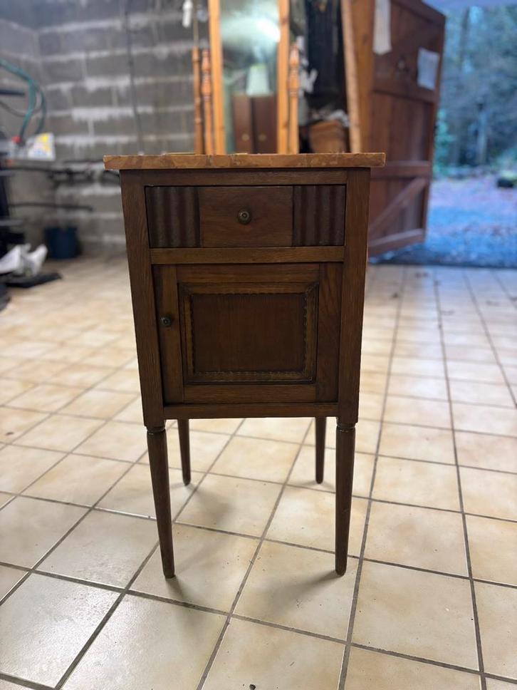 Antiek nachtkastje - roze marmeren blad, Antiek en Kunst, Antiek | Meubels | Kasten, Ophalen of Verzenden