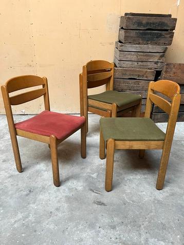 Lot 100x bijzondere vintage stapelstoel bentwood beuken beschikbaar voor biedingen