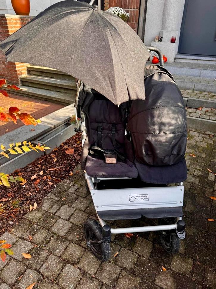 Mountain Buggy Duet – dubbele kinderwagen met draagmand, Kinderen en Baby's, Buggy's, Gebruikt, Duomodel, Verstelbare rugleuning