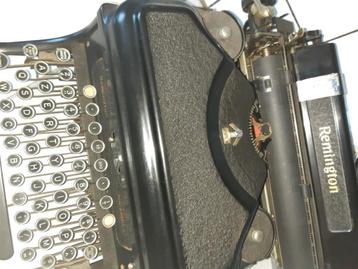 Antieke Remington typemachine beschikbaar voor biedingen