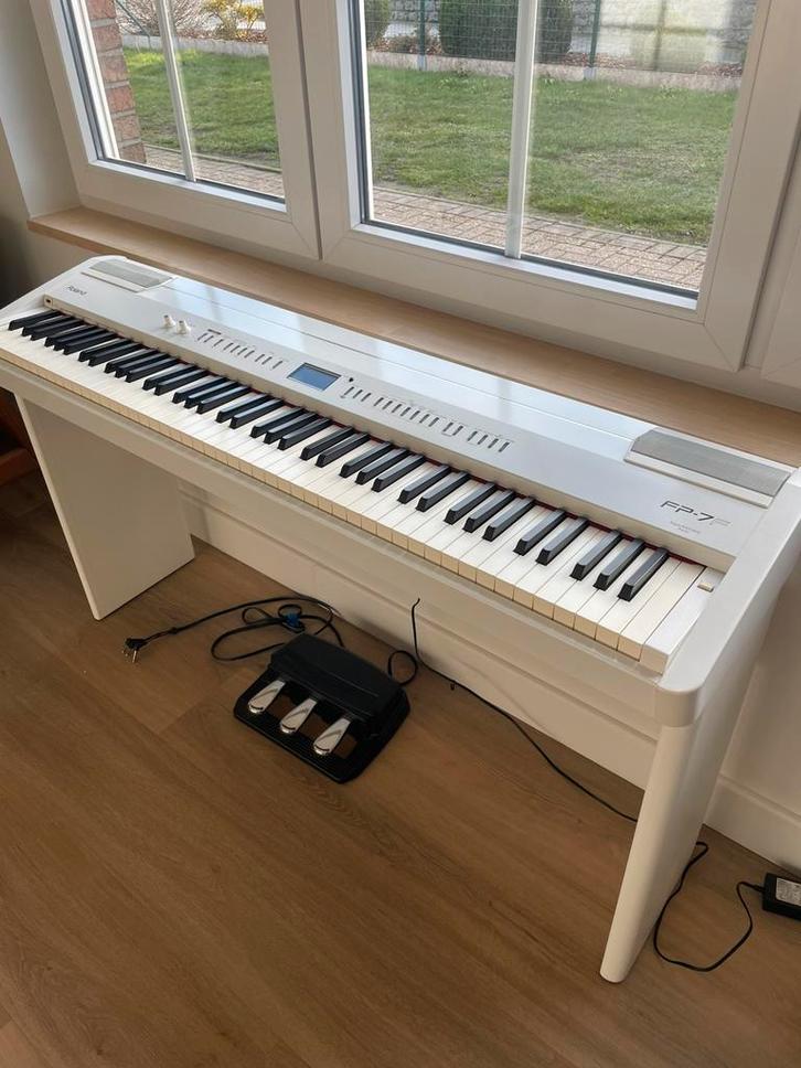 Roland FP-7F, Musique & Instruments, Pianos, Utilisé, Piano, Blanc, Digital, Enlèvement