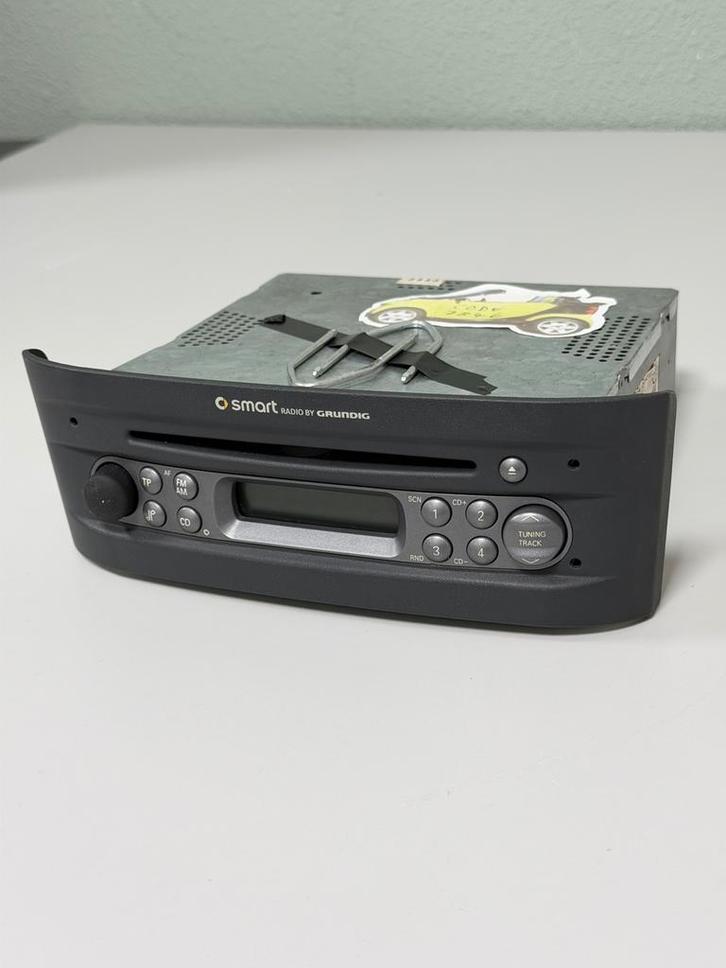 CD Radio Smart Roadster 452 (Grundig) + code et épingles, Autos : Divers, Autoradios, Comme neuf, Enlèvement ou Envoi