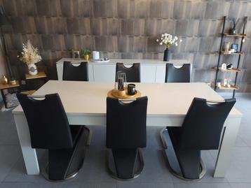Eettafel met 8 stoelen, dressoir, salontafel en barkast  beschikbaar voor biedingen