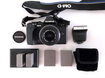 olympus om-d e-m5 mark II + extra lenzen, batterijen beschikbaar voor biedingen