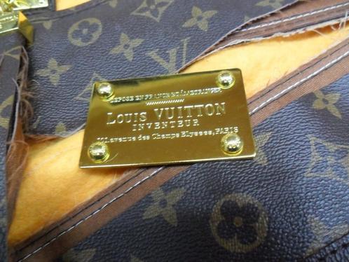 ② Pour pièces ce qu'il reste d'un ancien sac Louis Vuitton — Sacs
