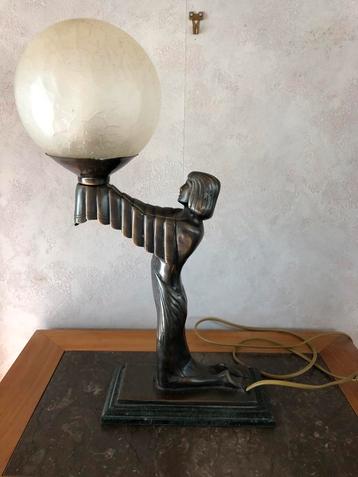 Lamp in Art Deco stijl beschikbaar voor biedingen