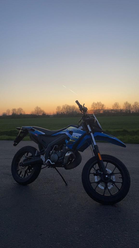 Derbi Senda Xtreme 50cc Limited Edition, Fietsen en Brommers, Brommers | Derbi, Zo goed als nieuw, Klasse B (45 km/u), Ophalen of Verzenden