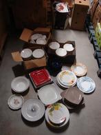 lot de 214 assiettes, Maison & Meubles, Cuisine | Vaisselle, Enlèvement, Utilisé, Assiettes(s)