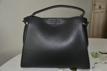Elegante Tas geïnspireerd op Fendi Peekabo beschikbaar voor biedingen