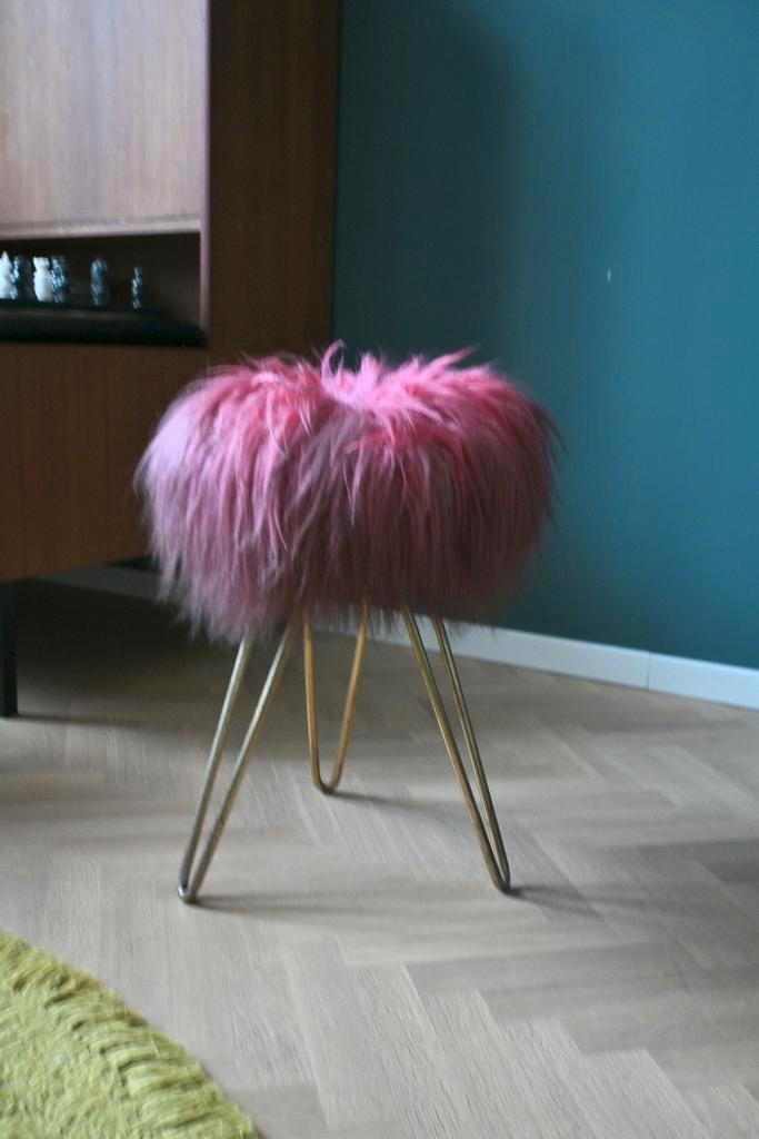 Roze vintage hairpin/Flokati krukje, Huis en Inrichting, Krukjes, Zo goed als nieuw, Ophalen of Verzenden