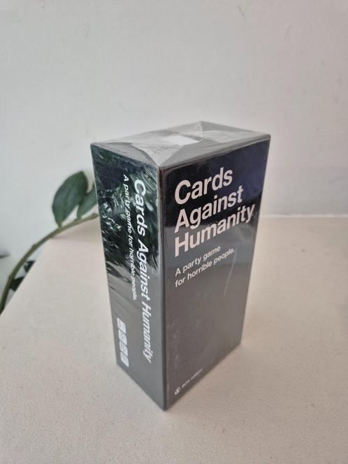 Cards against humanity - gloednieuw/ongeopend, Hobby en Vrije tijd, Gezelschapsspellen | Kaartspellen, Nieuw, Drie of vier spelers