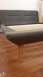 Design bed (160 x 200) met houten pootjes incl lattenbodem, Ophalen, Tweepersoons, Zo goed als nieuw, 200 cm