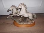 Postuursculptuur paarden in hars gesigneerd G. Armani, Ophalen of Verzenden