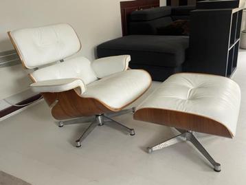 Herman Miller Eames Lounge Chair + Ottoman Santos Palisander disponible aux enchères