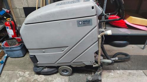 Poetsmachine Nilfisk Ba530, Tuin en Terras, Veegmachines, Gebruikt, Ophalen