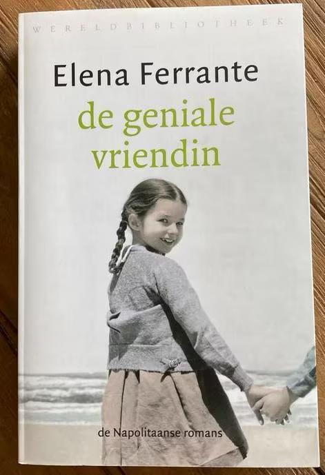 Elena Ferrante - De geniale vriendin, Boeken, Romans, Zo goed als nieuw, Ophalen of Verzenden