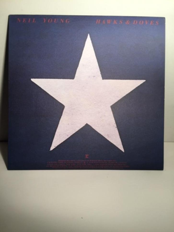LP - Neil Young - Hawks & Doves (Vinyle), CD & DVD, Vinyles | Rock, Comme neuf, Chanteur-compositeur, 12 pouces, Enlèvement ou Envoi