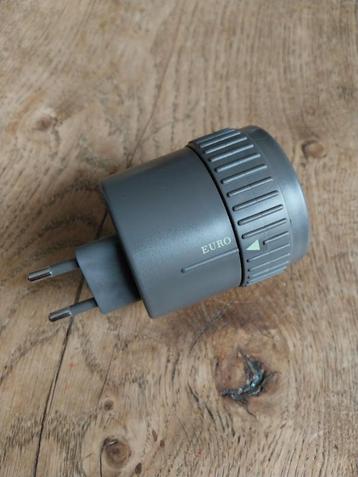 universele reisstekkeradapter beschikbaar voor biedingen