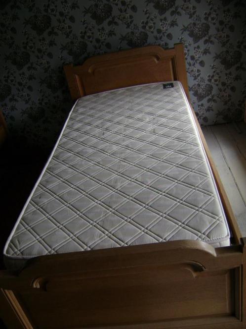 2 Eenpersoonsbedden, Huis en Inrichting, Slaapkamer | Bedden, Gebruikt, Eenpersoons, 90 cm, 200 cm, Hout, Bruin, Ophalen