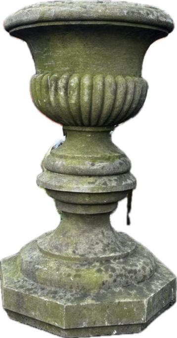 antieke tuinvaas arduinen gekapte oude vaas hardstenen beschikbaar voor biedingen