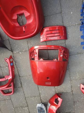 Piaggio skr 125 kappen onderdelen beschikbaar voor biedingen
