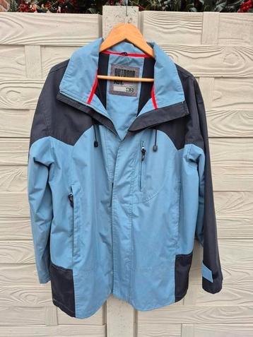 Casual outdoor blauwe herenregenjas met kap beschikbaar voor biedingen