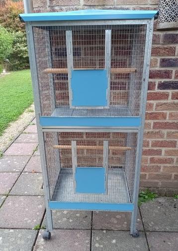 Grote volière voor vogelsoorten beschikbaar voor biedingen