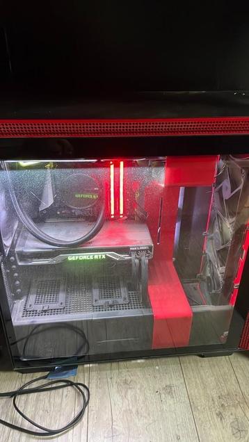 pc+2 monitors+muis/keyboard/microfoon beschikbaar voor biedingen