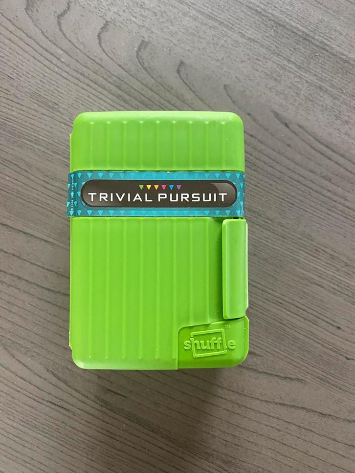 Trivial pursuit reiseditie, Hobby en Vrije tijd, Gezelschapsspellen | Kaartspellen, Zo goed als nieuw, Ophalen