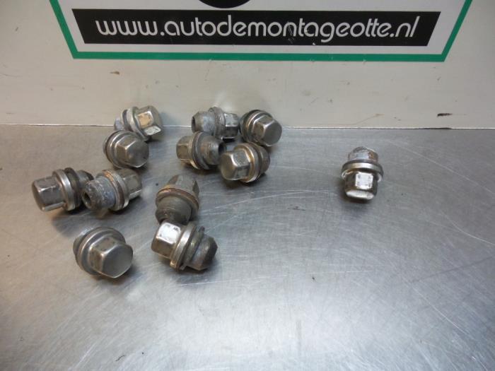 Écrou de roue d'un Landrover Range Rover, Autos : Pièces & Accessoires, Freins & Transmission, Land Rover, Utilisé, 3 mois de garantie