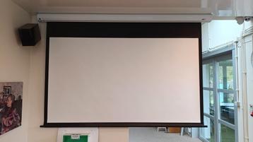 Elektrisch projectiescherm Elite Screens 84 inch disponible aux enchères