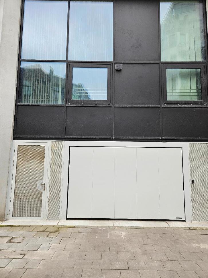 Afgesloten parkeerplaats te huur in de buurt van City 2, Auto diversen, Autostaanplaatsen en Garages