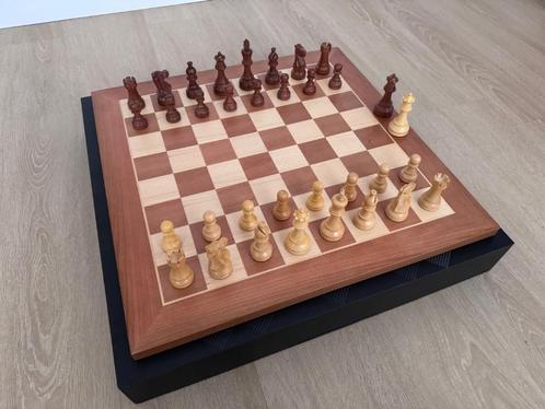 Chessnut Pro schaakbord, Hobby en Vrije tijd, Gezelschapsspellen | Bordspellen, Zo goed als nieuw, Een of twee spelers, Ophalen