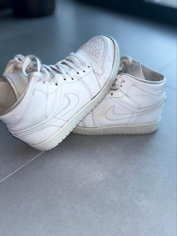Jordan 1 mid, Enlèvement ou Envoi