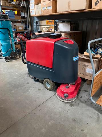 Cleanfix schrobzuig machine beschikbaar voor biedingen